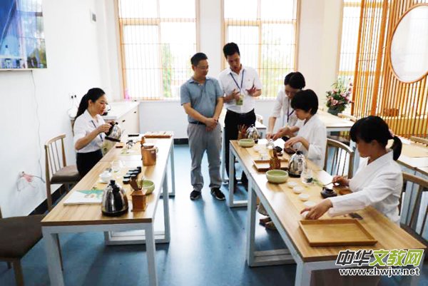 湖北省鐘祥市市委書記何平、市長郭志泉到市特校調研 湖北省鐘祥市市委書記何平、市長郭志泉到市特校調研