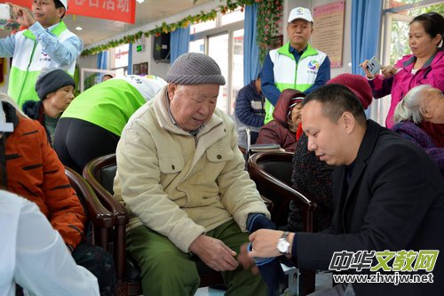 匯能科技向抗疫代表頒獎儀式在教育春晚舉行 匯能科技向抗疫代表頒獎儀式在教育春晚舉行