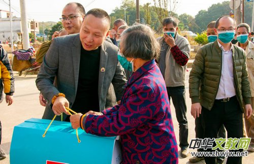 匯能科技向抗疫代表頒獎儀式在教育春晚舉行 匯能科技向抗疫代表頒獎儀式在教育春晚舉行