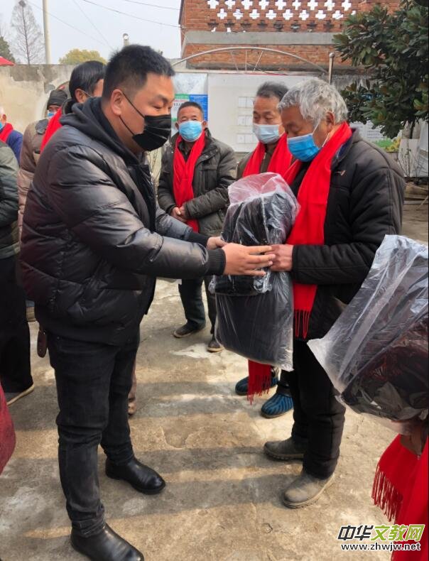 正念正心宗教學研究院執行院長張磊為家鄉孤寡老人捐贈衣物生活物品 正念正心宗教學研究院執行院長張磊為家鄉孤寡老人捐贈衣物生活物品