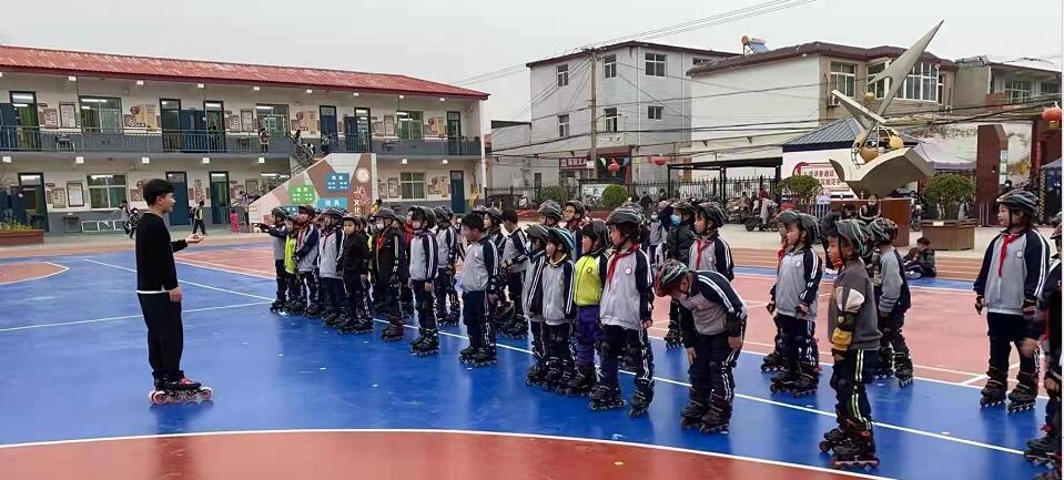 激情輪滑,冰雪逐夢—河北省邯鄲市叢臺區兼莊鄉中心校東耒馬臺學校輪滑隊 激情輪滑,冰雪逐夢—河北省邯鄲市叢臺區兼莊鄉中心校東耒馬臺學校輪滑隊