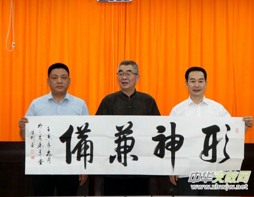 安徽硒泰食品有限公司與周總理扮演者趙誠祥簽約品牌形象代言儀式在仙寓山舉行 安徽硒泰食品有限公司與周總理扮演者趙誠祥簽約品牌形象代言儀式在仙寓山舉行