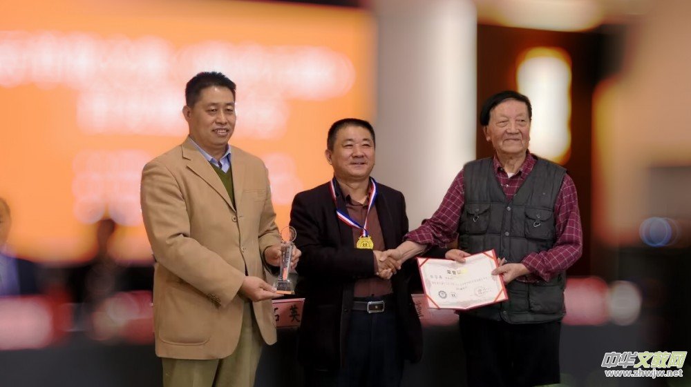 張富英榮獲第11屆人人文學獎最佳編輯獎,2022年度網絡文學獎頒發舉辦 張富英榮獲第11屆人人文學獎最佳編輯獎,2022年度網絡文學獎頒發舉辦