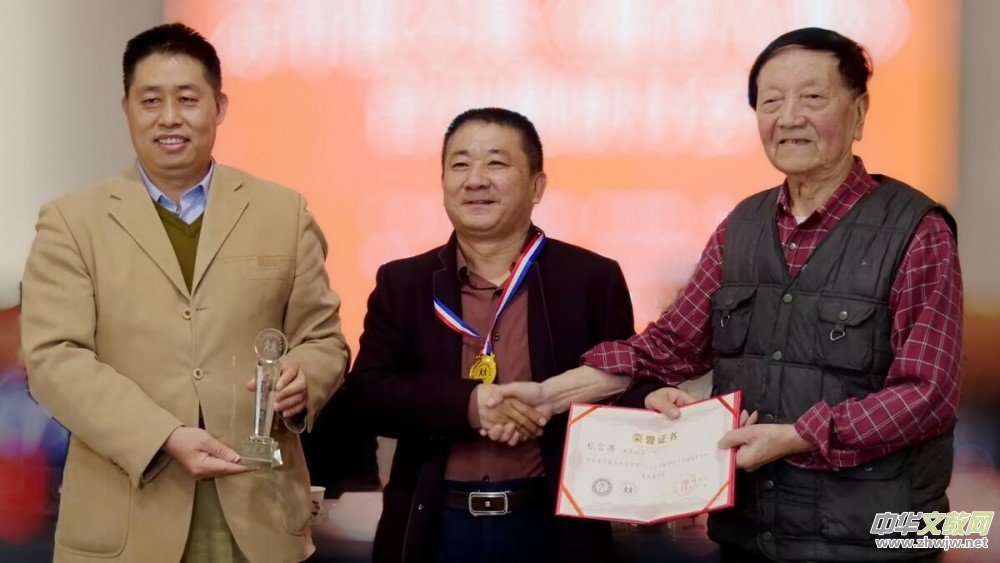 張富英榮獲第11屆人人文學獎最佳編輯獎,2022年度網絡文學獎頒發舉辦 張富英榮獲第11屆人人文學獎最佳編輯獎,2022年度網絡文學獎頒發舉辦