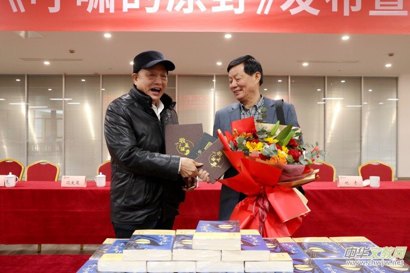 汪群長篇小說《呼嘯的原野》新書發布暨研討會成功舉辦 汪群長篇小說《呼嘯的原野》新書發布暨研討會成功舉辦