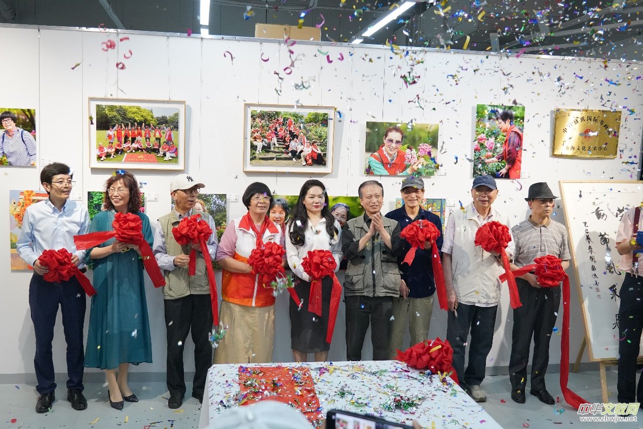 匯聚榜樣力量,共賞藝術華章—“勞模旗手勞動節風采展”在滬盛大啟幕 匯聚榜樣力量,共賞藝術華章—“勞模旗手勞動節風采展”在滬盛大啟幕