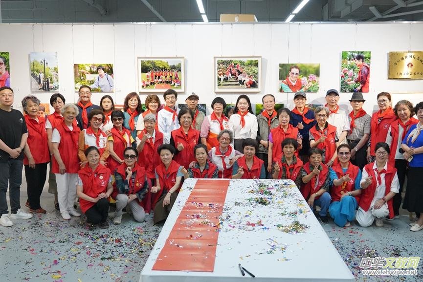 匯聚榜樣力量,共賞藝術華章—“勞模旗手勞動節風采展”在滬盛大啟幕 匯聚榜樣力量,共賞藝術華章—“勞模旗手勞動節風采展”在滬盛大啟幕