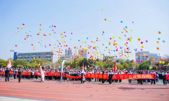 ��r犣�У�L����˼�댦�WУ�İlչ���P��Ҫ