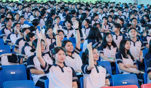 ��r犣�У�L����˼�댦�WУ�İlչ���P��Ҫ