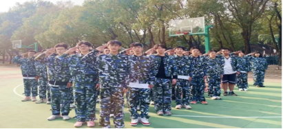 ��r犣�У�L����˼�댦�WУ�İlչ���P��Ҫ